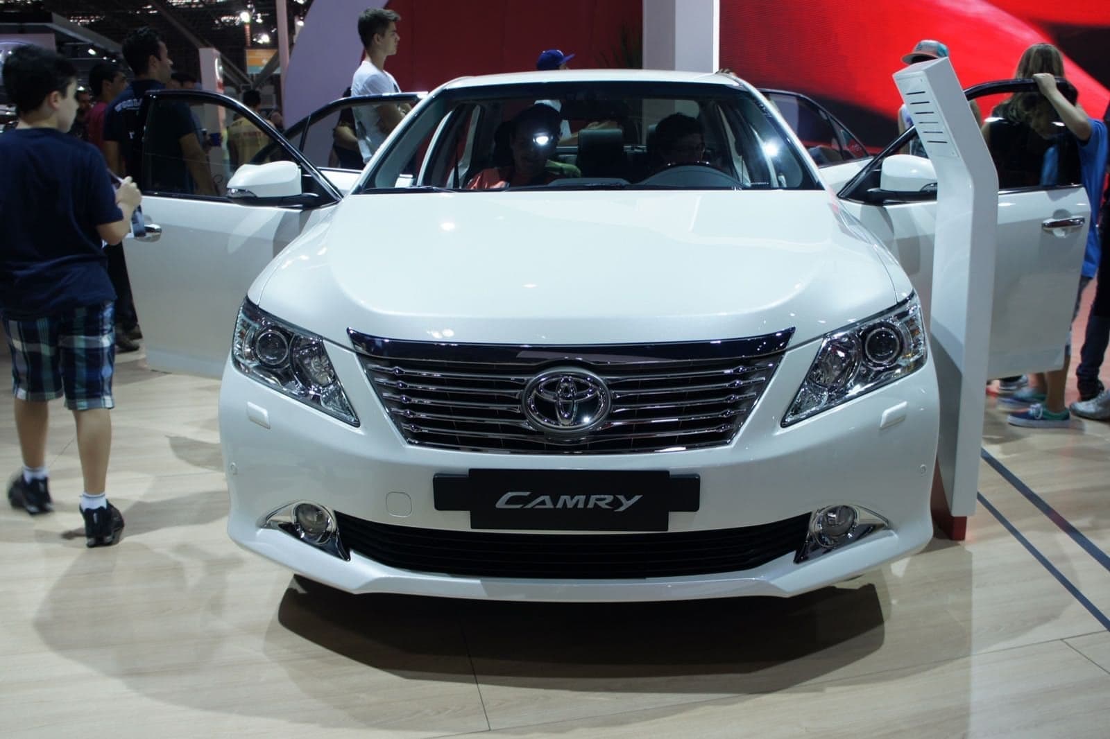 Toyota Camry - Photo 2