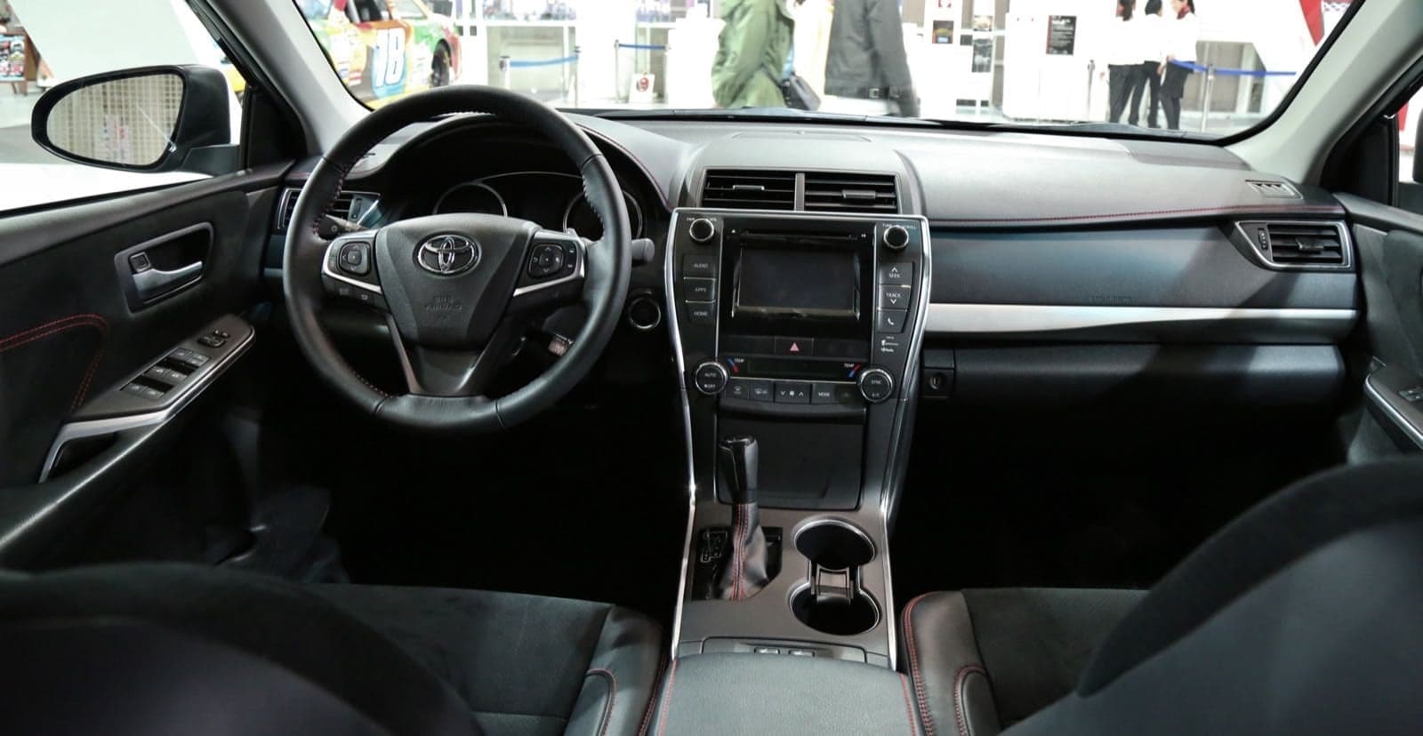 Toyota Camry - Photo 3