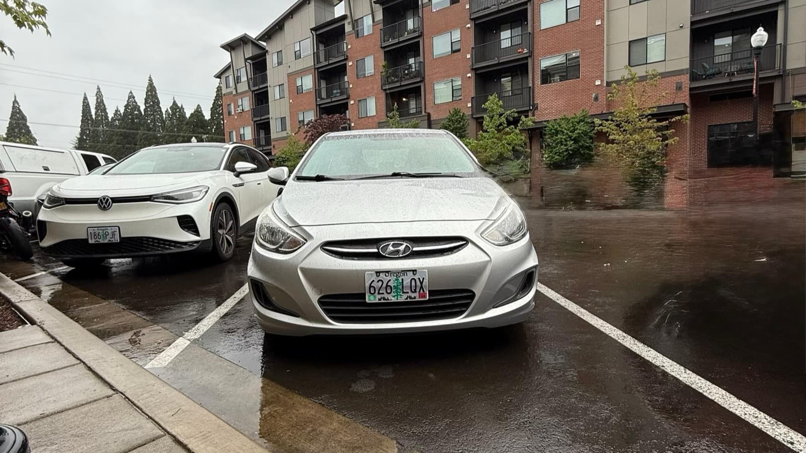 Hyundai Accent - Photo 2