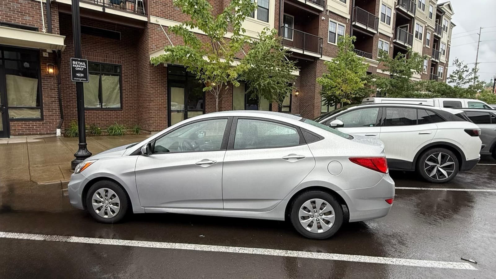 Hyundai Accent - Photo 4