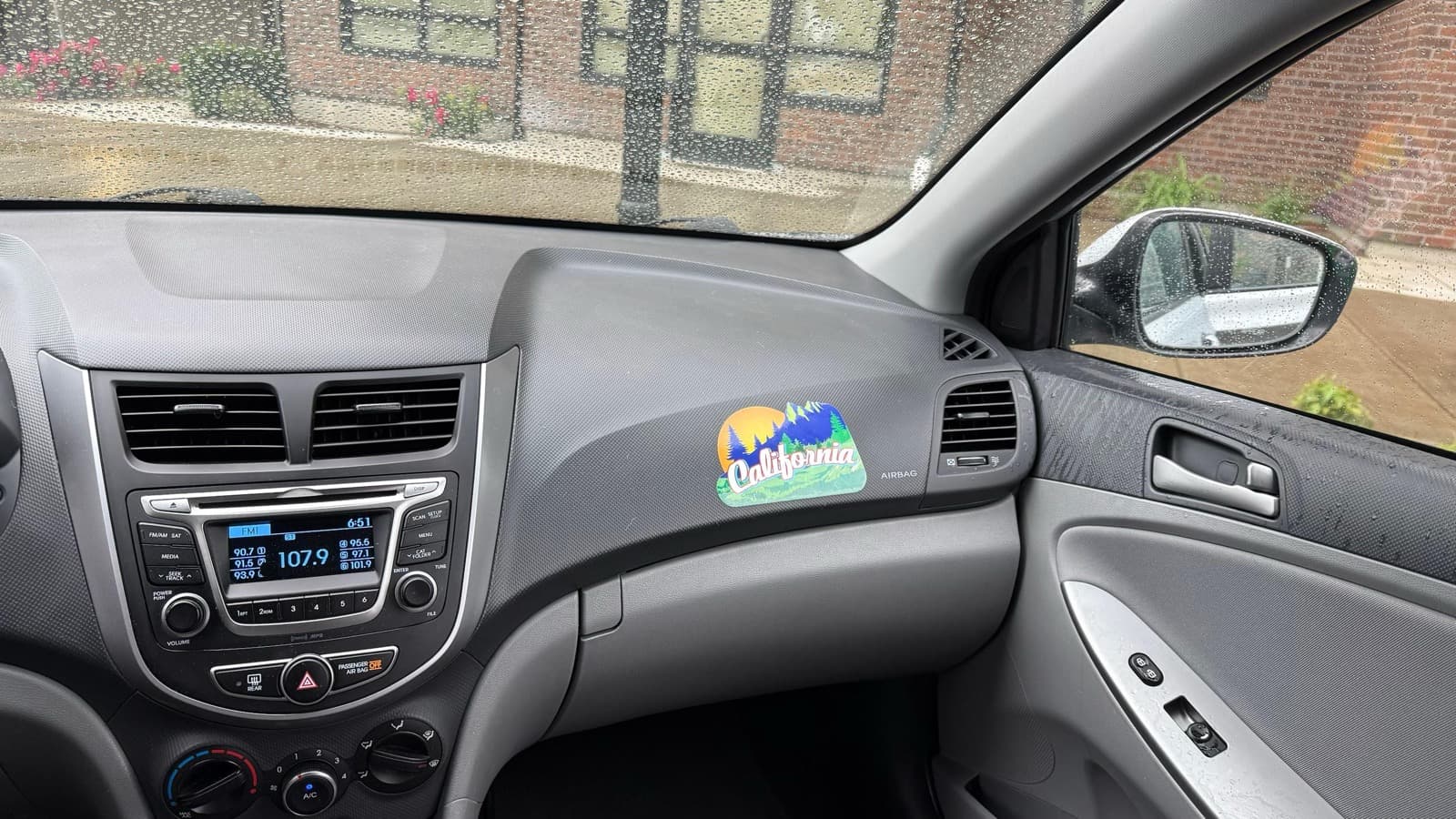 Hyundai Accent - Photo 8