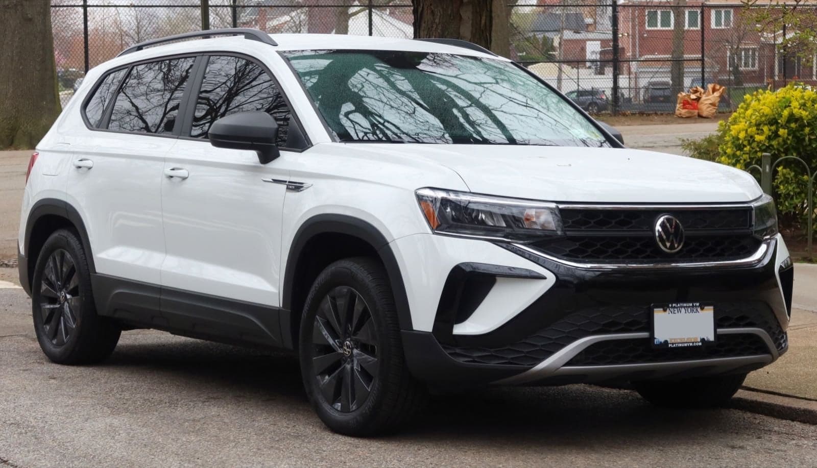 Volkswagen Taos SE AWD - Photo 2