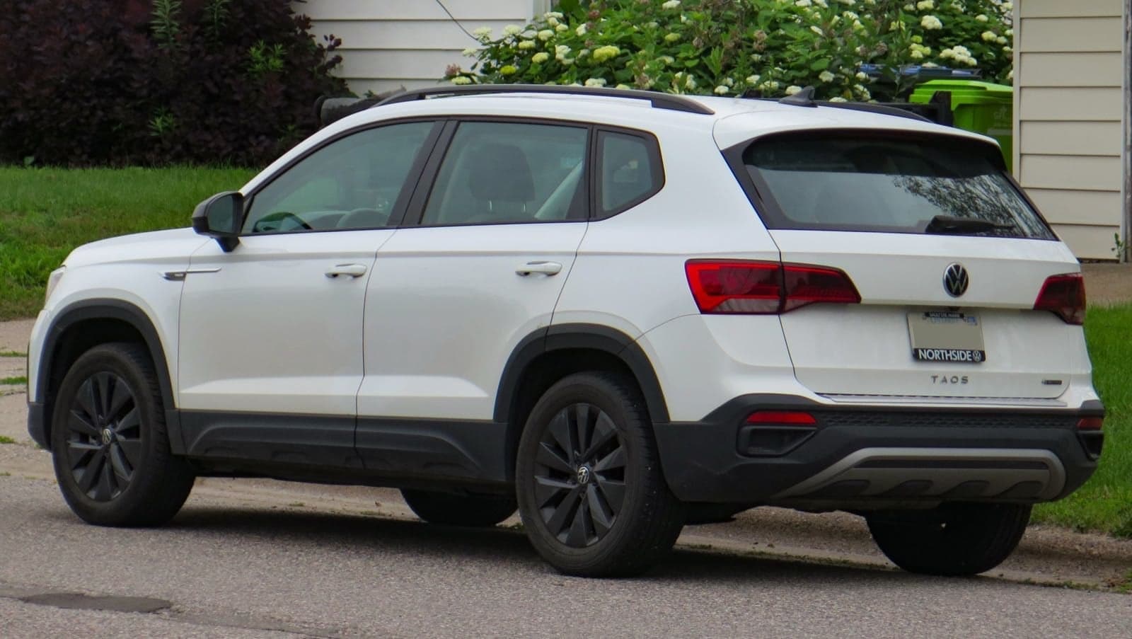 Volkswagen Taos SE AWD - Photo 4