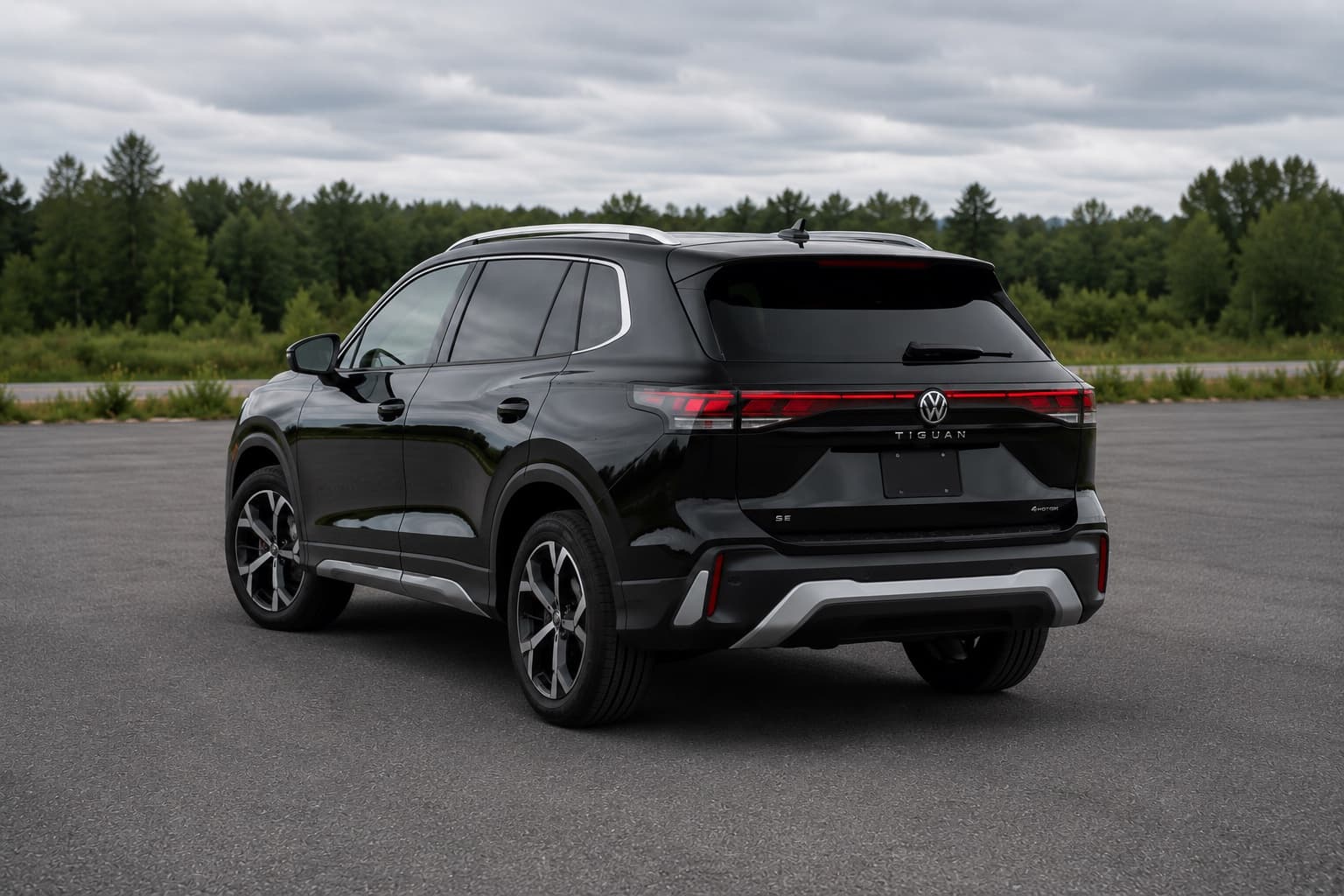 Volkswagen Tiguan - Photo 2